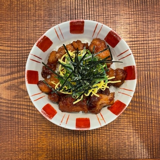 焼き鳥丼！錦糸玉子・大葉・海苔と一緒に！